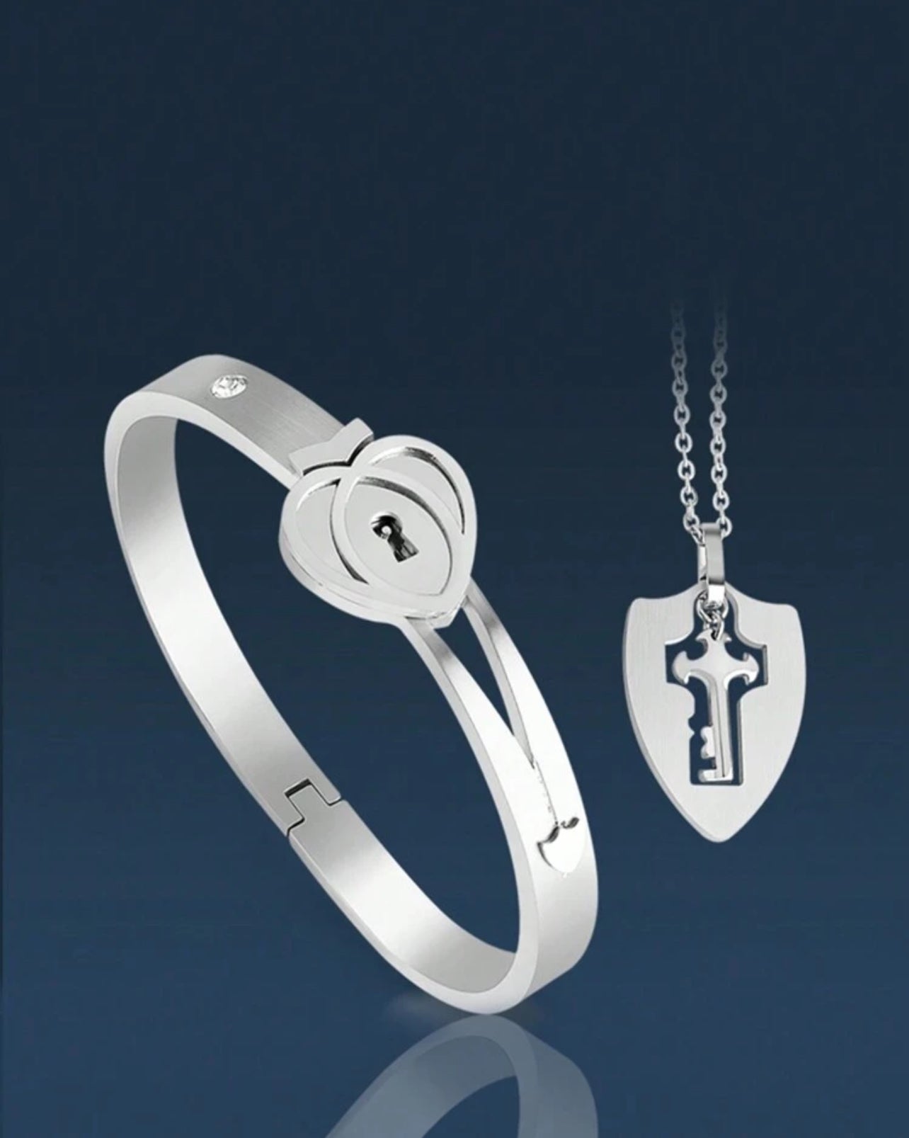 Pulsera y collar para parejas con accesorio de corazón y llave plateado 2 piezas