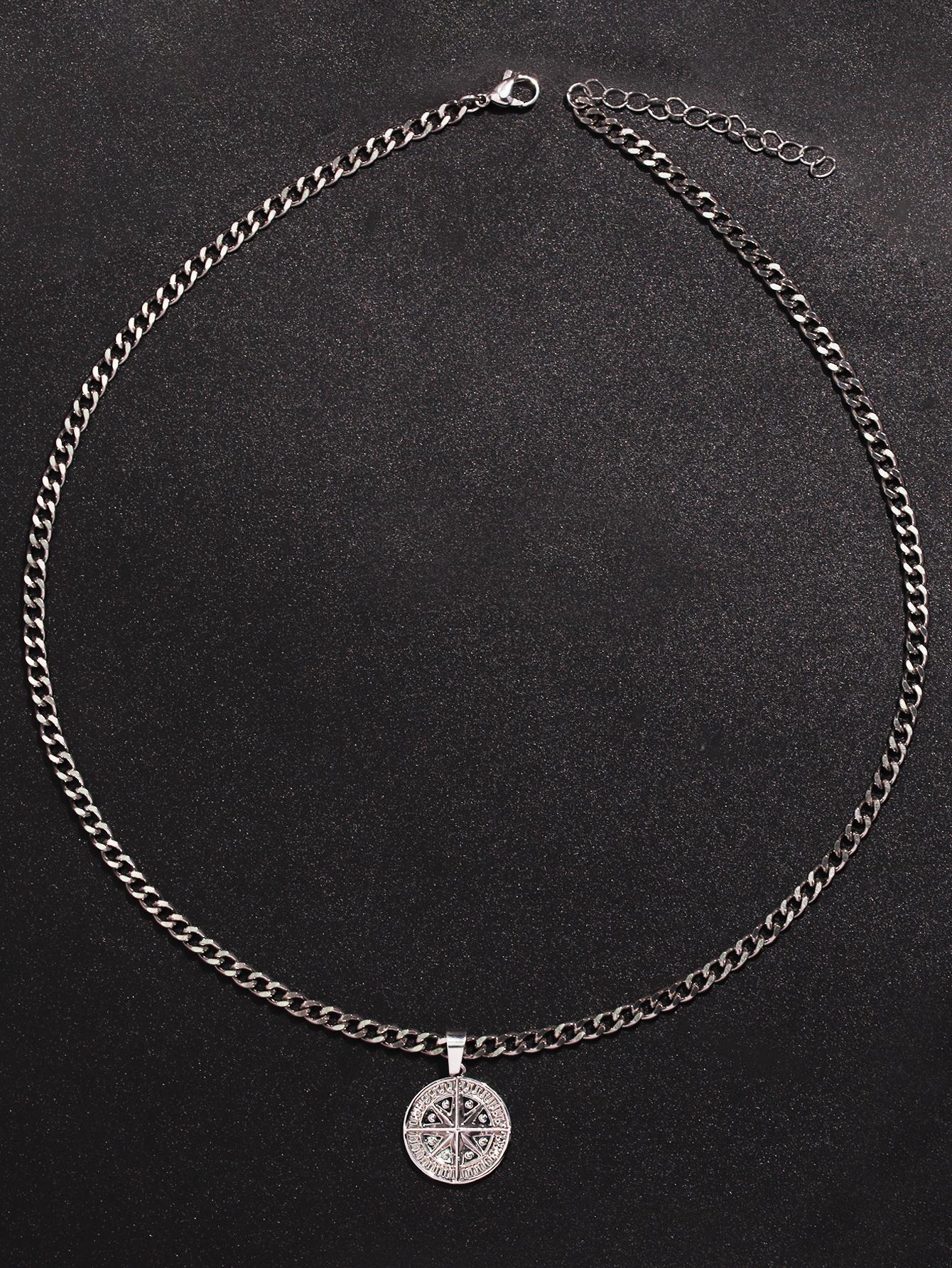 Collar con dije de brujula plateado