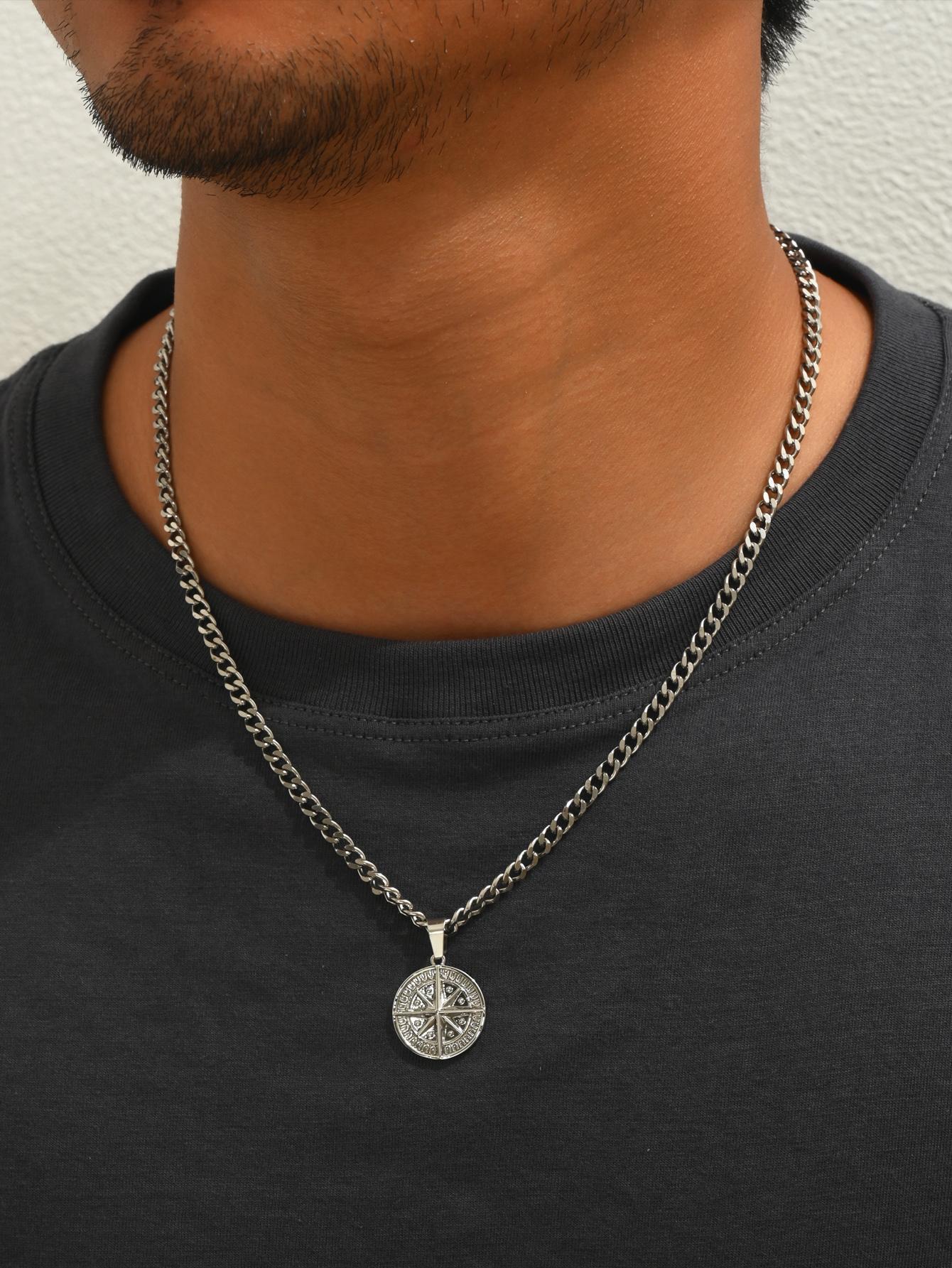Collar con dije de brujula plateado