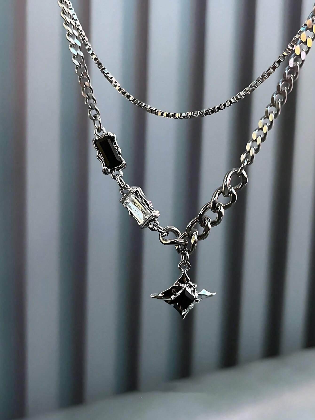 Collar doble con dije de estrella y piedra plateado