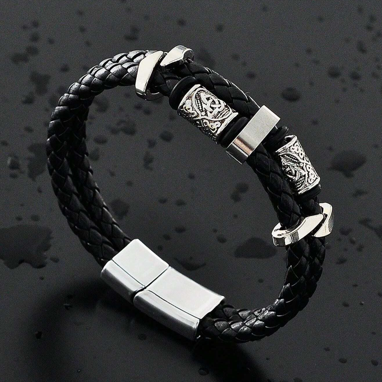 Pulsera vikingo negra con runas nórdicas plateadas en cuero auténtico