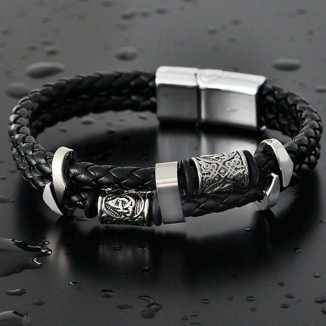 Pulsera vikingo negra con runas nórdicas plateadas en cuero auténtico