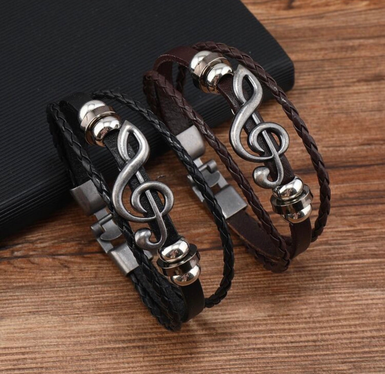 Pulsera negra con nota musical