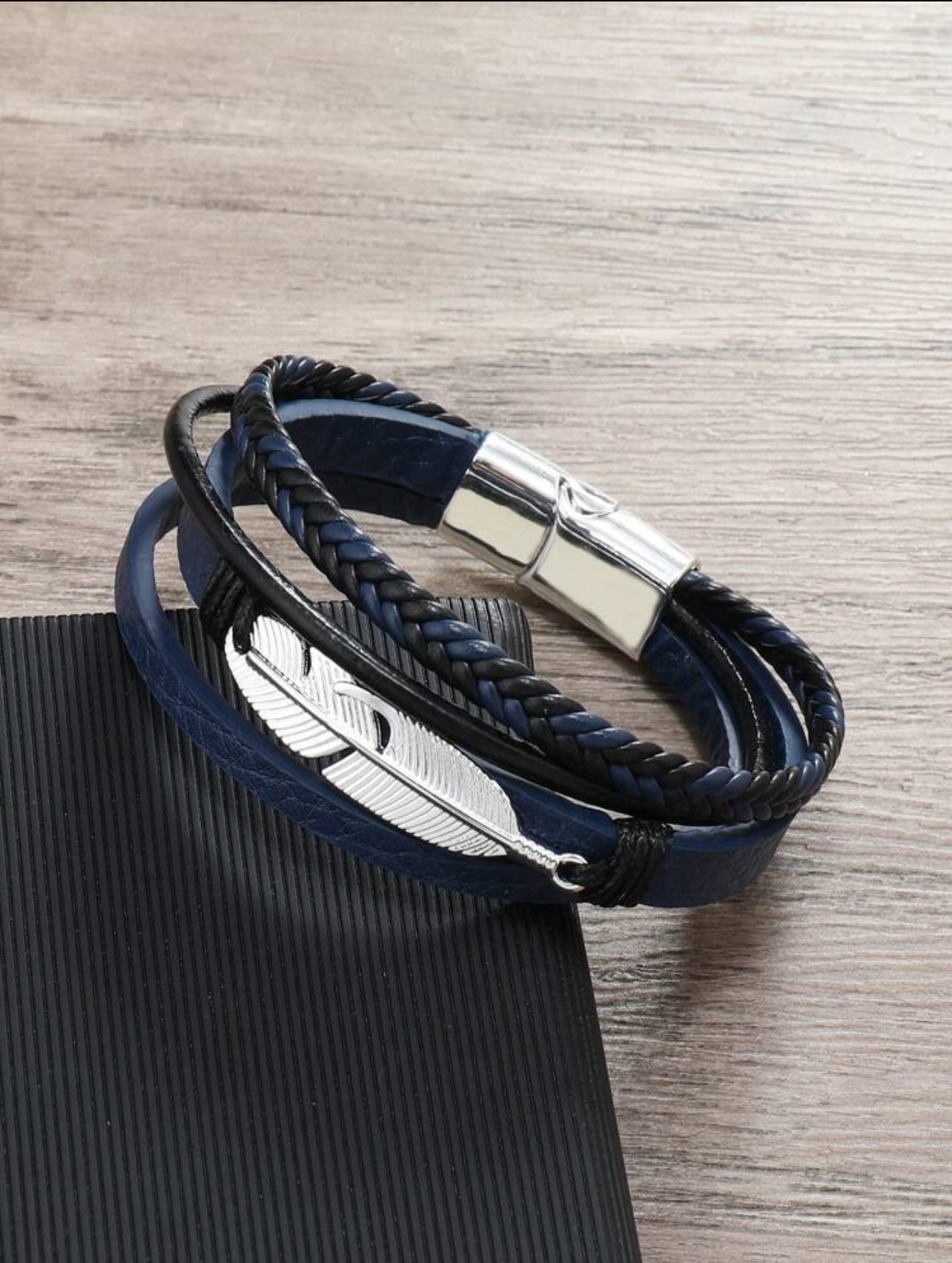 A Layered Men's Bracelet with Gold Leaf Design