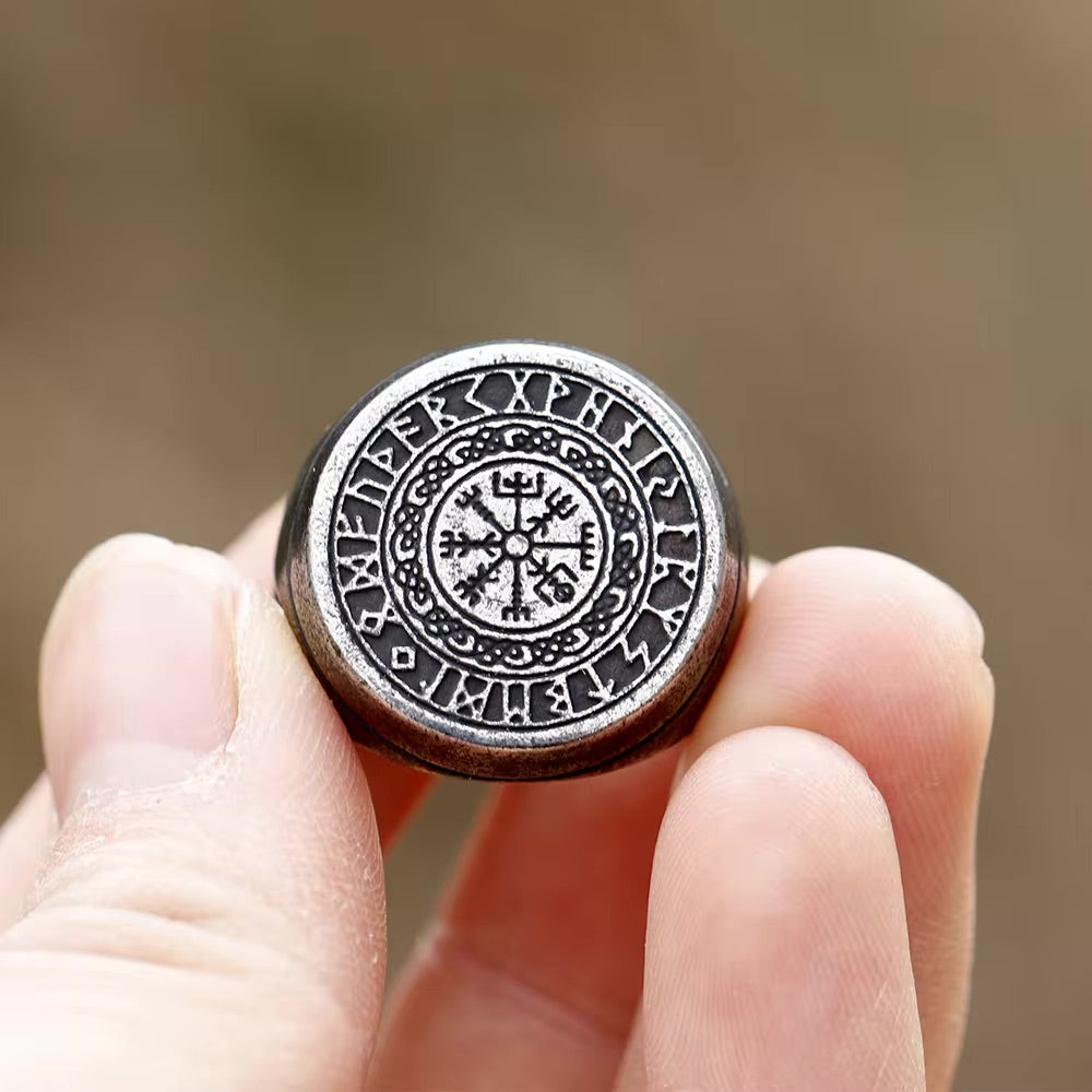 Anillo Vikingo Runas Nórdicas Plateado
