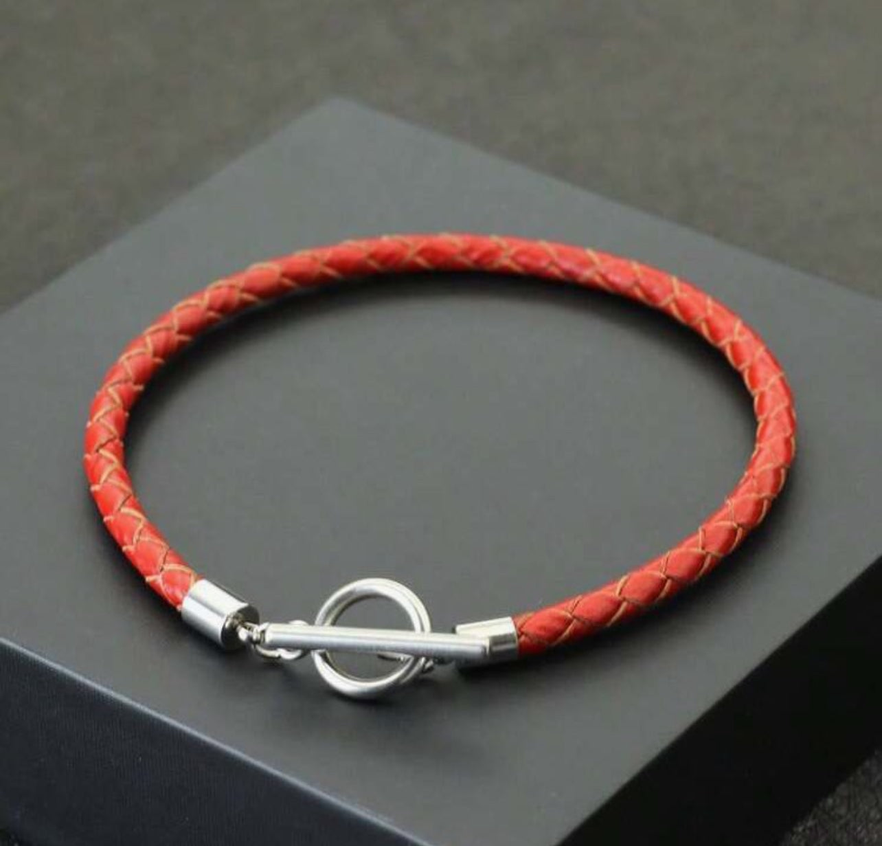 Pulsera trenzada roja con bucle