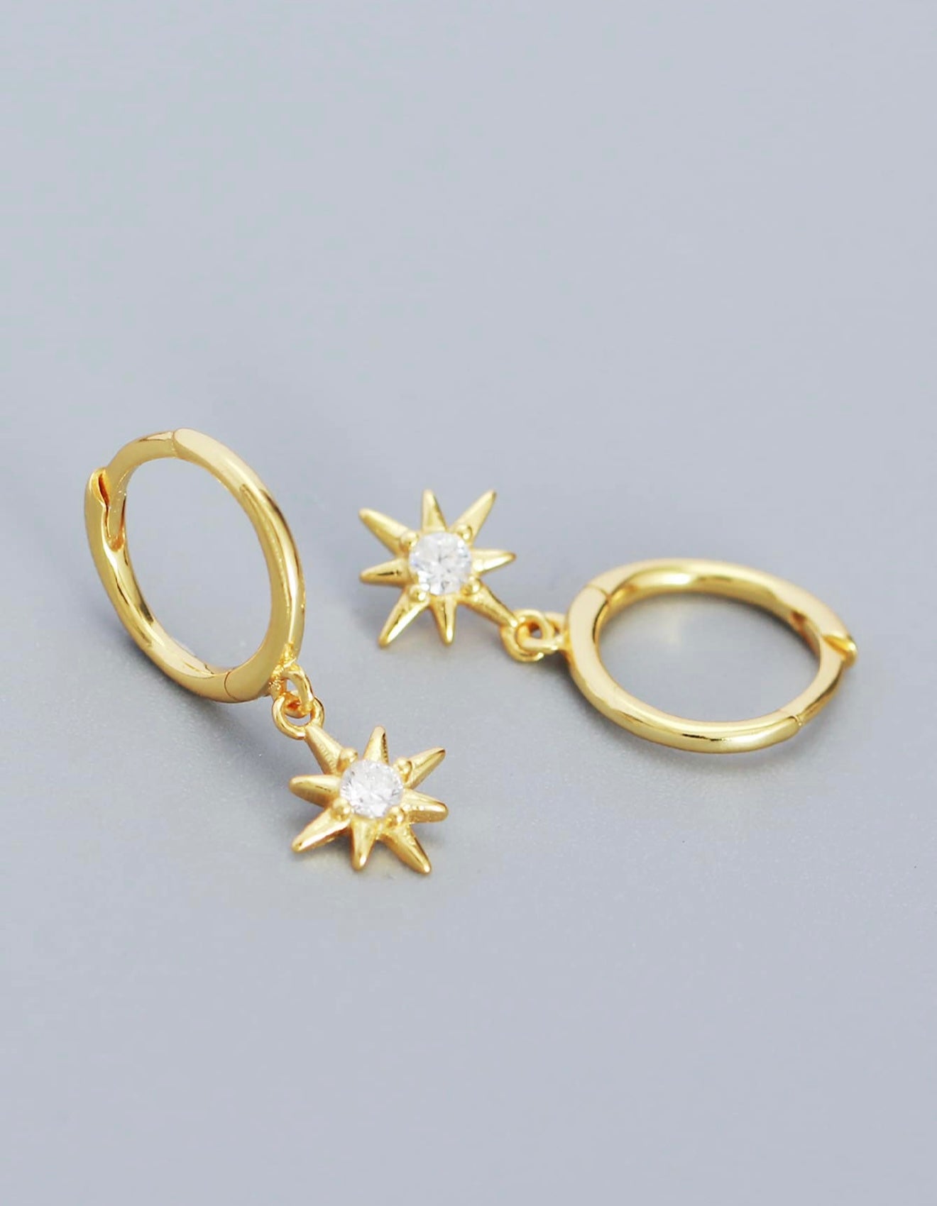 MIA - Pendientes de Estrella en Plata con baño de oro de 14 KL