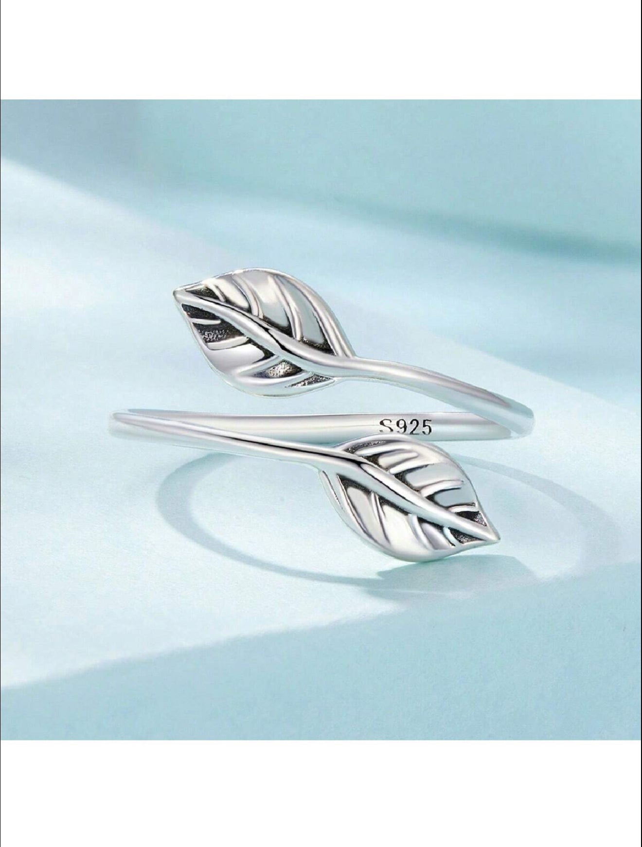 Sortija de dama en plata 925 con hojas y piedras