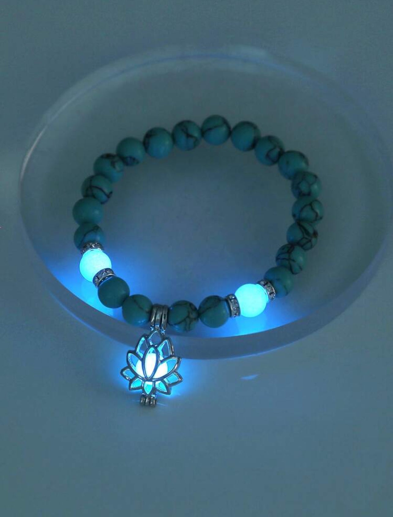 Dark shiny bead bracelet with flower accessory