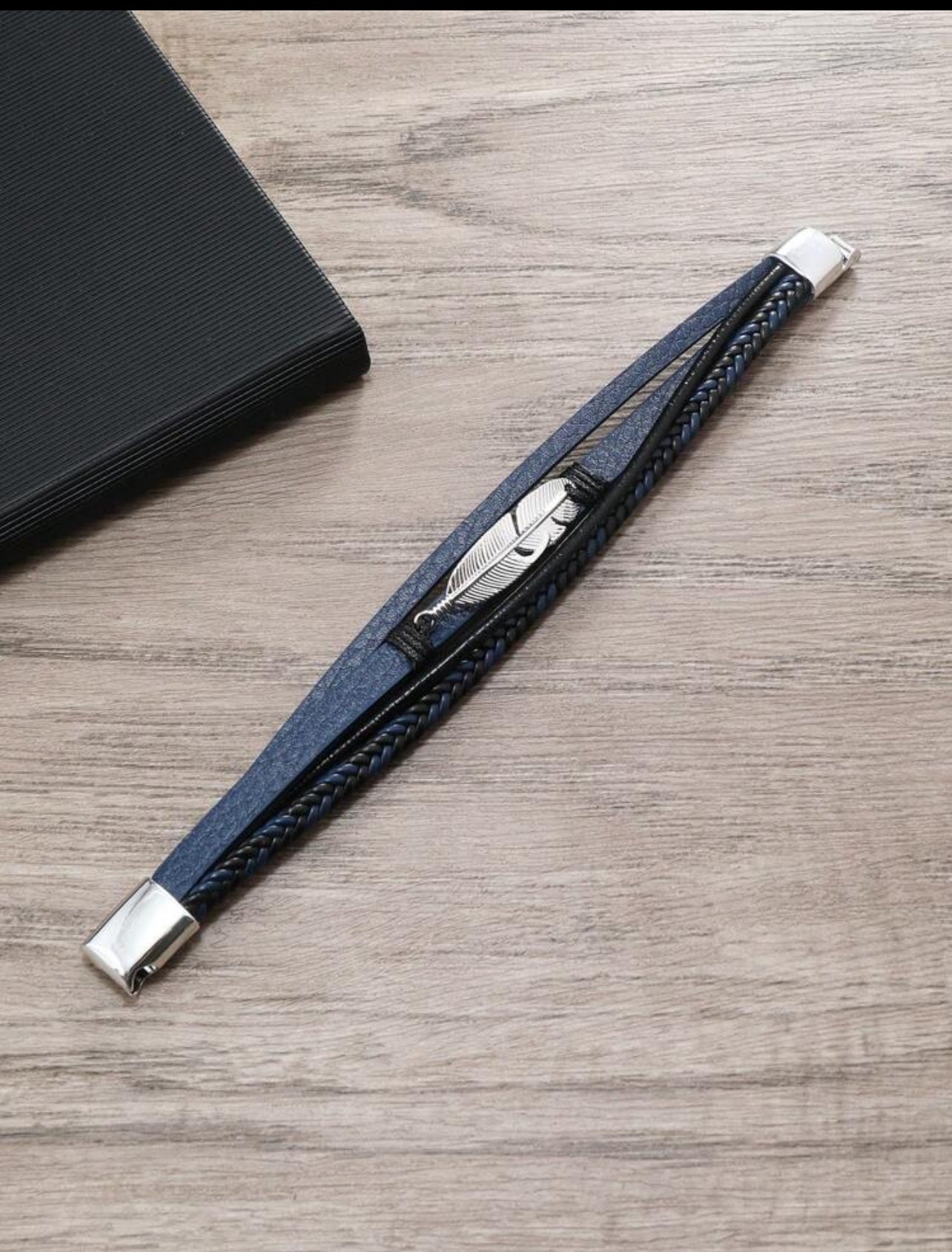 A Layered Men's Bracelet with Gold Leaf Design