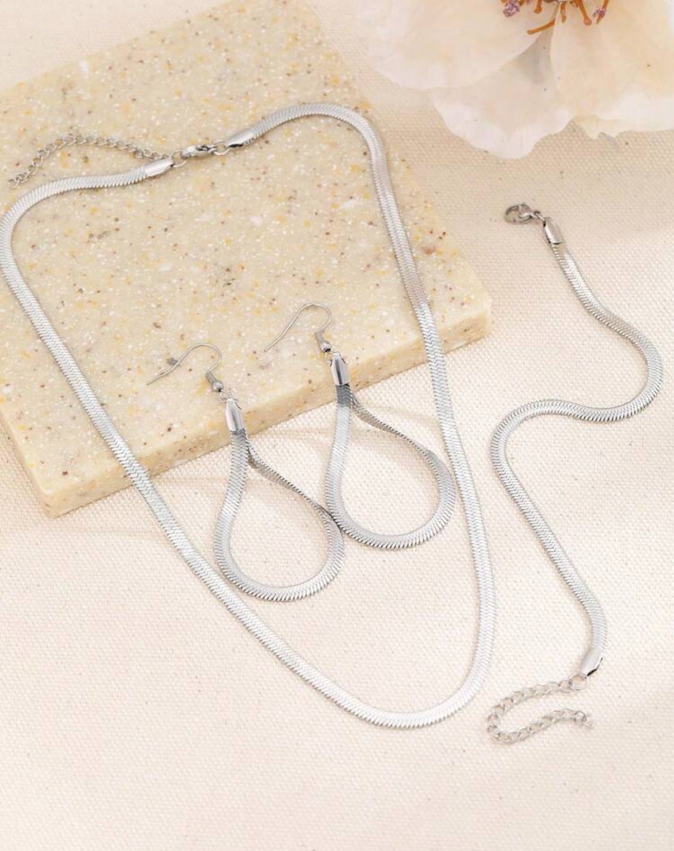 MIA - Set collar, aretes y pulsera Carlotta en Plateado