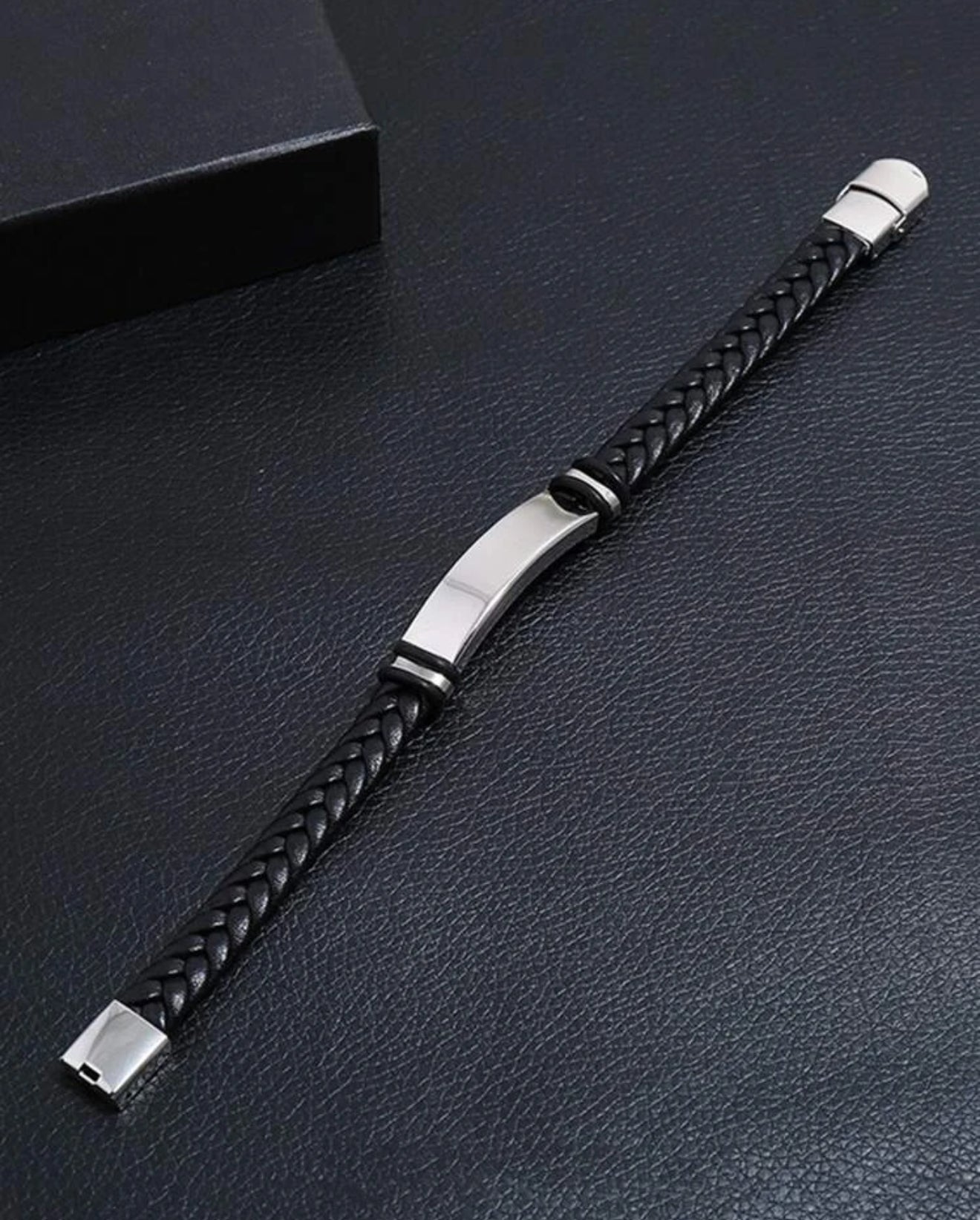 Pulsera con diseño trenzado negra