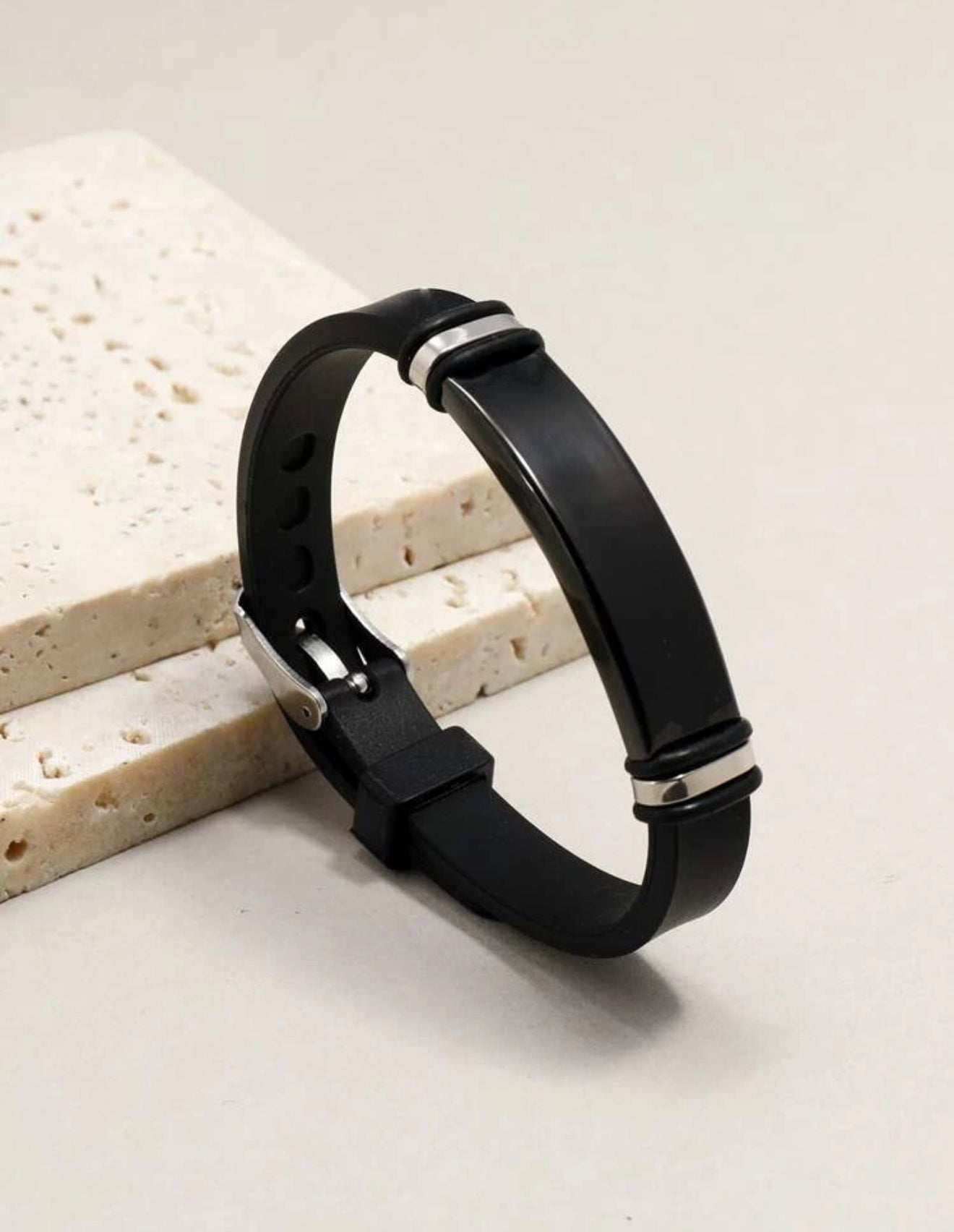 Pulsera con diseño liso ajustable negra
