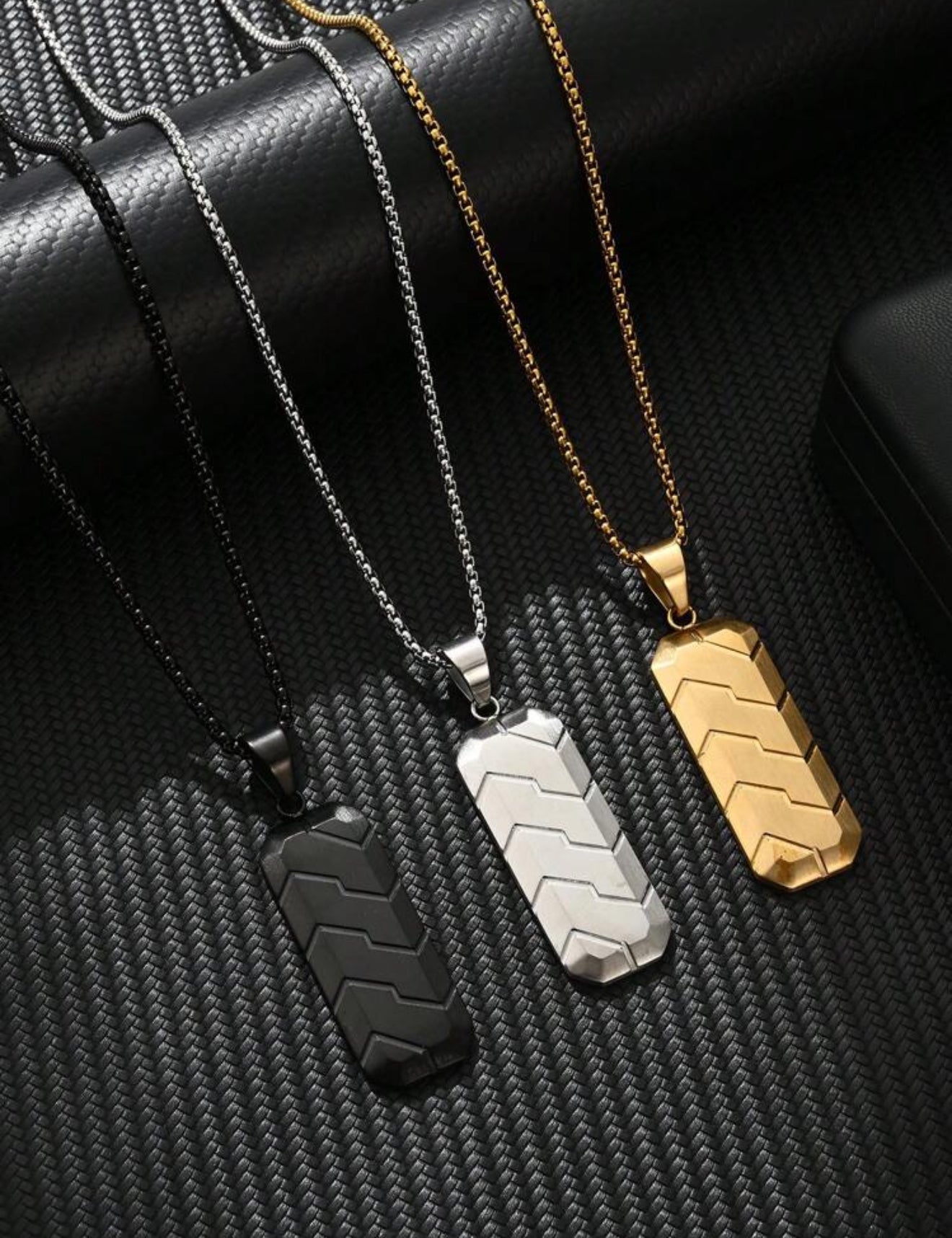 Collar de acero inoxidable con colgante Monolit Negro