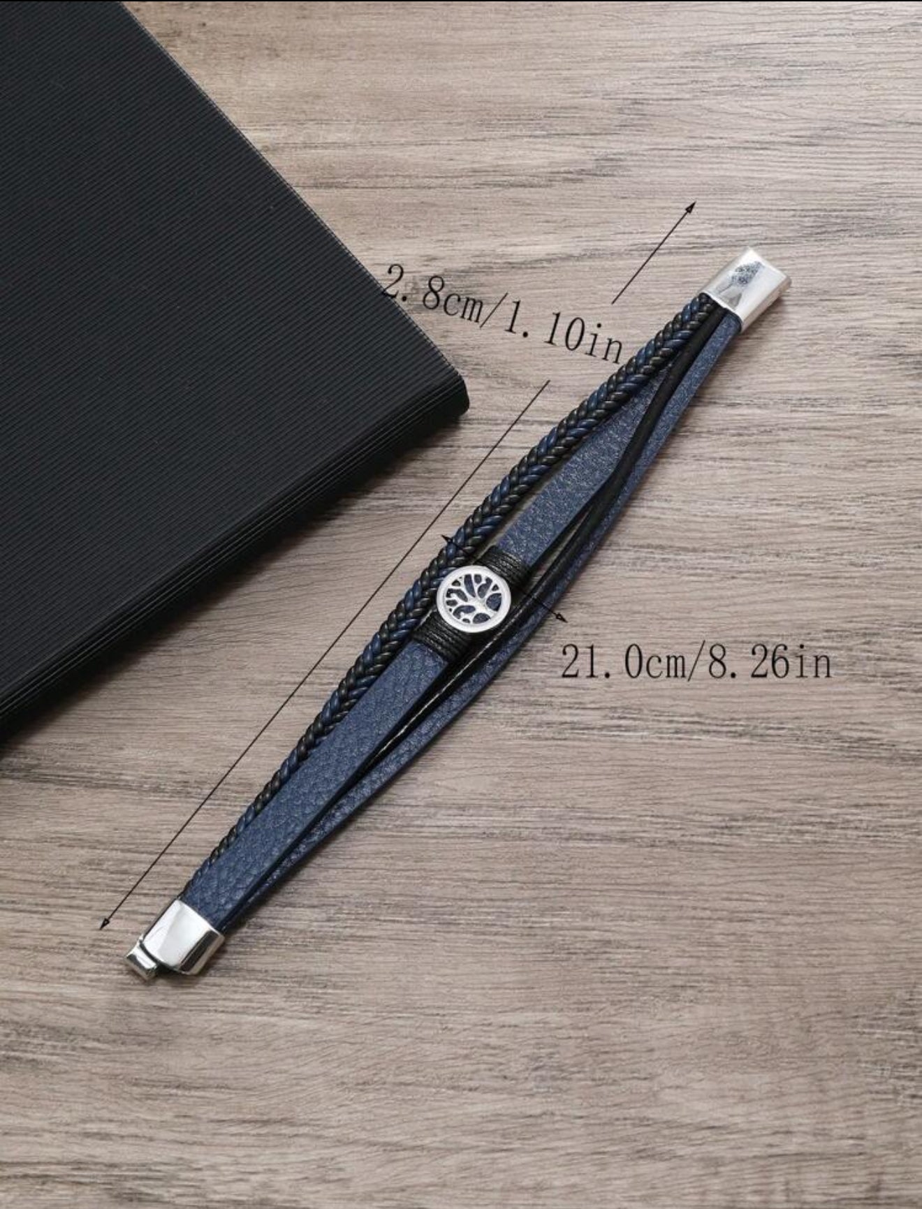 Pulsera con diseño en trenzado azul con árbol de la vida