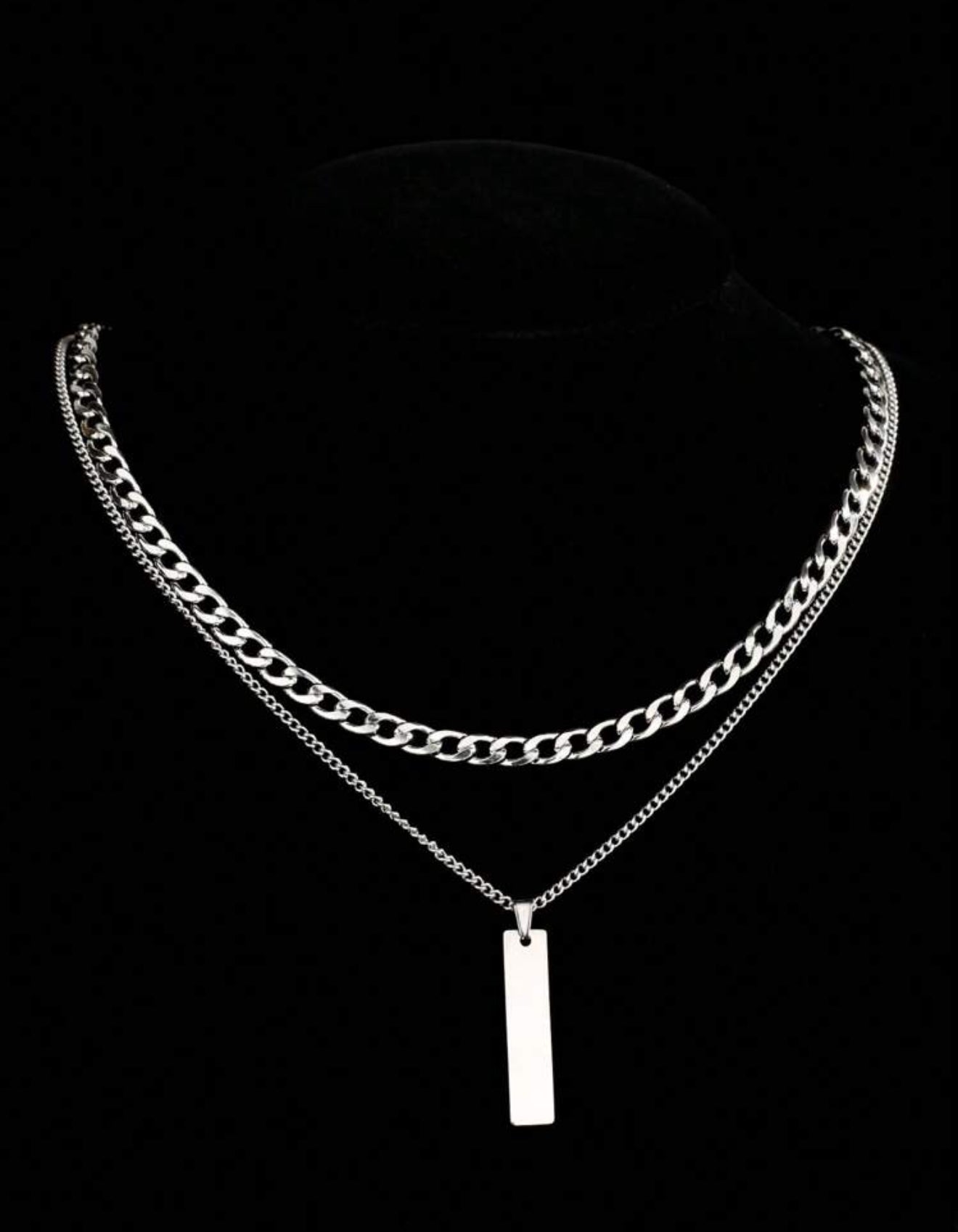 Collar plateado con dije plateado
