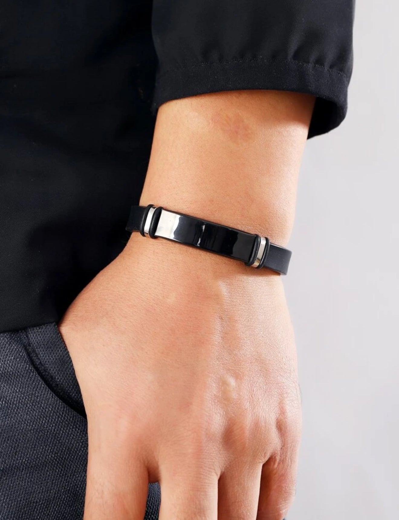 Pulsera con diseño liso ajustable negra