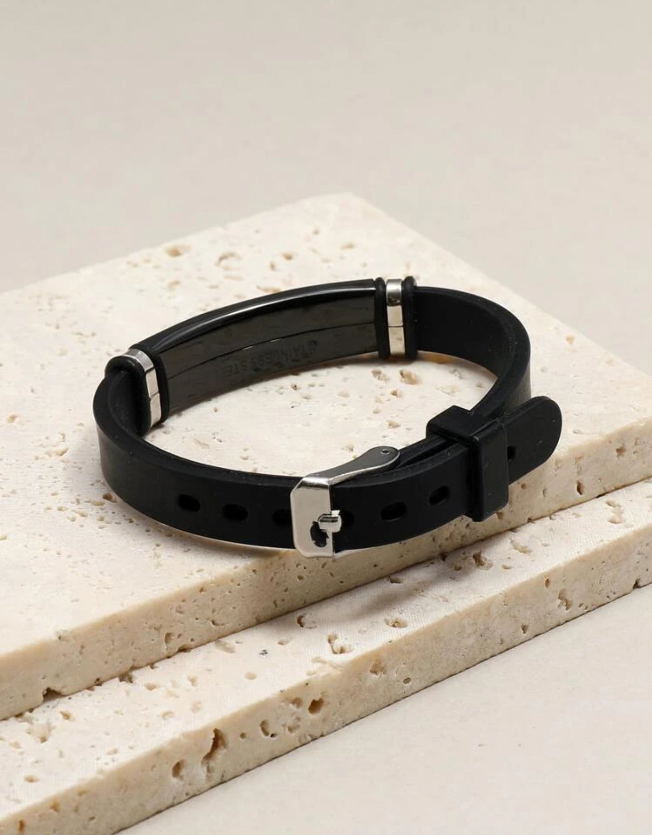 Pulsera con diseño liso ajustable negra