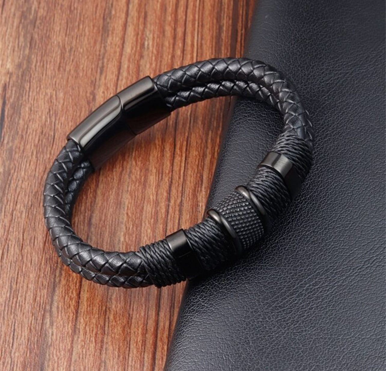 Pulsera trenzada toda negra PU