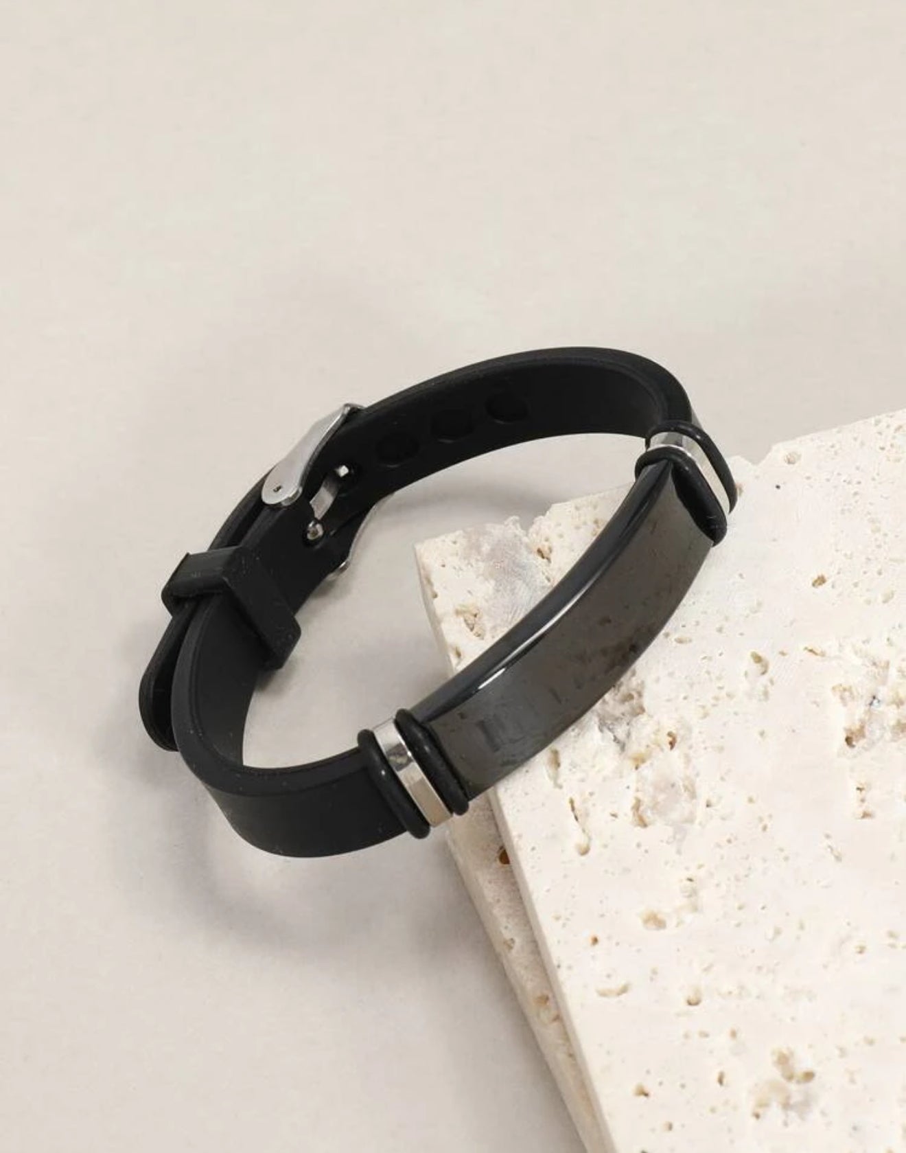 Pulsera con diseño liso ajustable negra