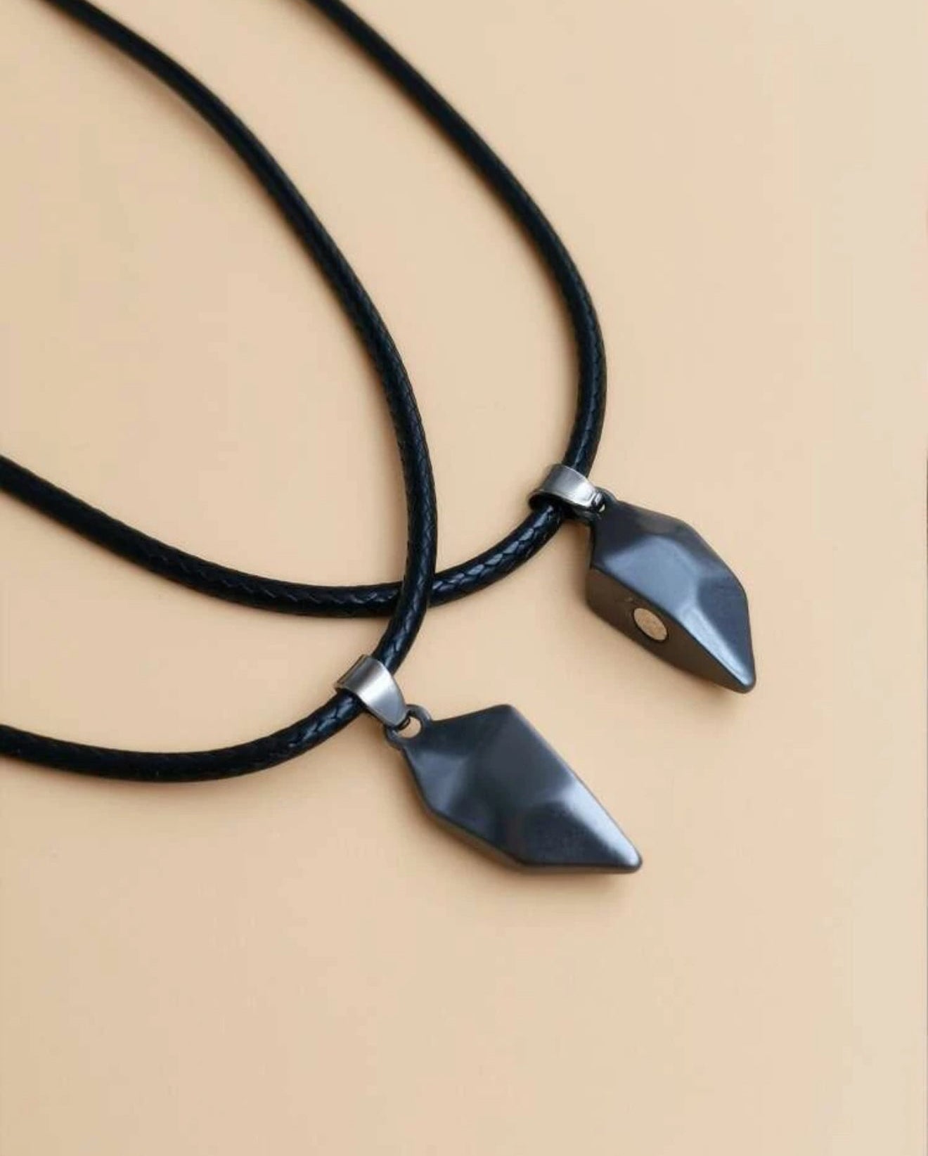 Collar pareja con corazon negro imantado