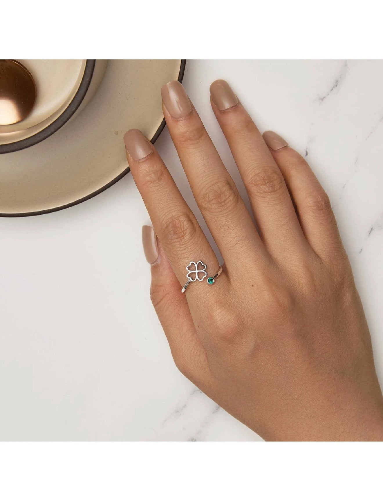 Sortija de dama ajustable en plata 925 con detalle de hojas Leila