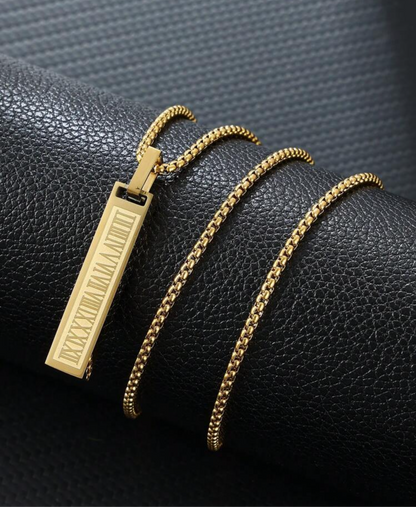 Collar de acero inoxidable con colgante de numeros romanos Dorado