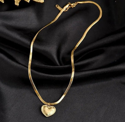 Mia Collar Dorado con Corazón Luccia