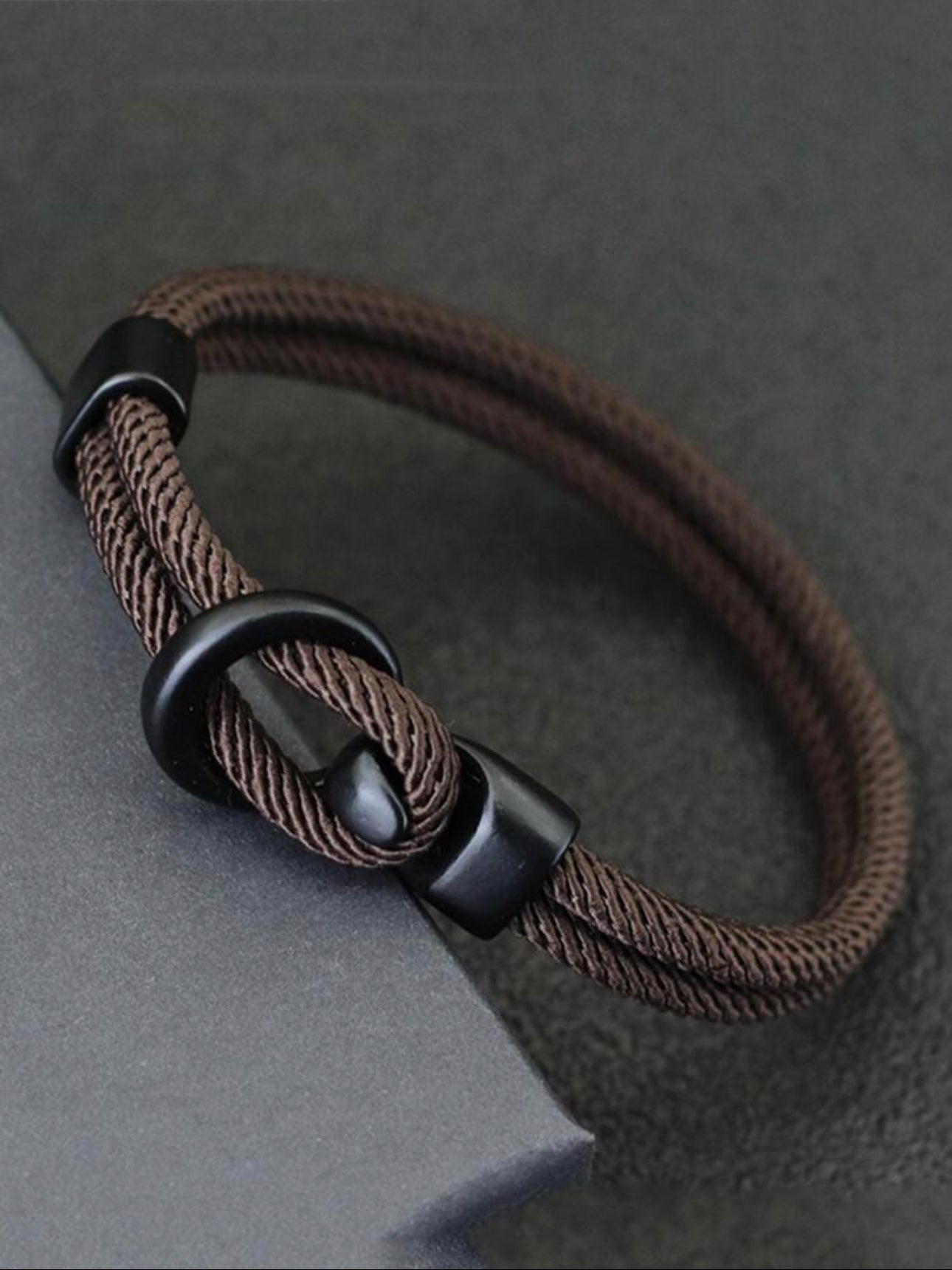 Pulsera minimalista de poliéster marrón