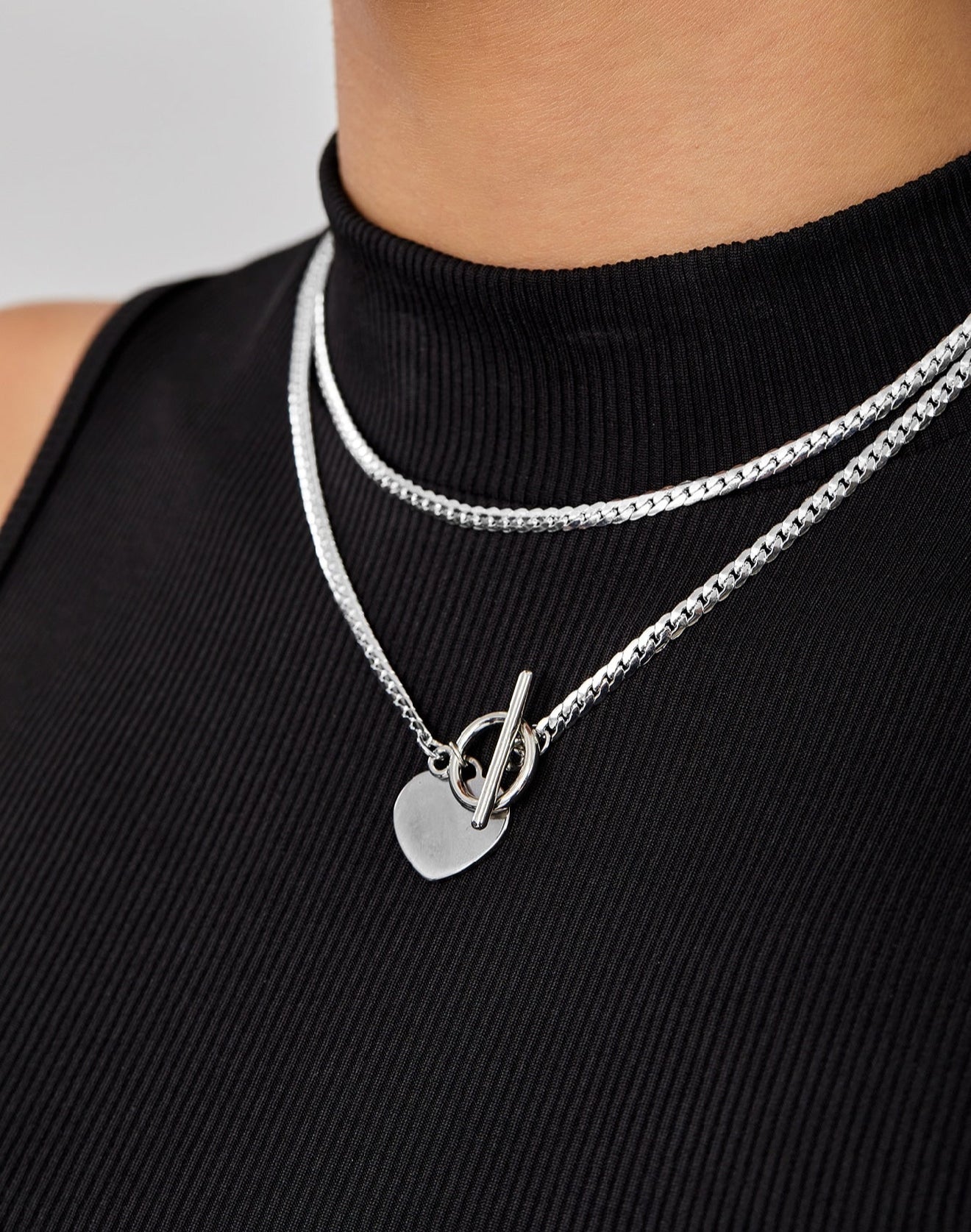 Mia Collar con Buckle y Corazón en Acero Inoxidable Plateado