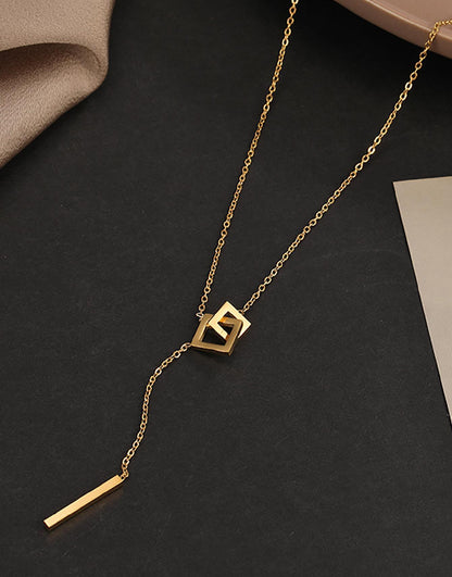 Mia Collar dorado en acero inoxidable con dijes geométricos