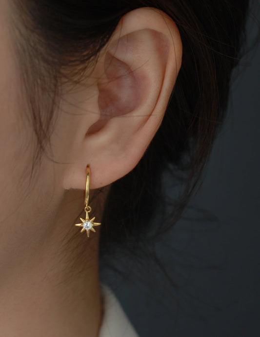 MIA - Pendientes de Estrella en Plata con baño de oro de 14 KL