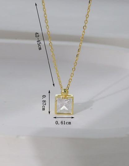 Mia Collar de Plata con baño de Oro de 14kl con dije cuadrado Andrea