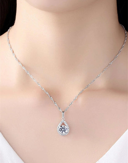 Mia Collar minimalista con dije de circonio plateado Karla