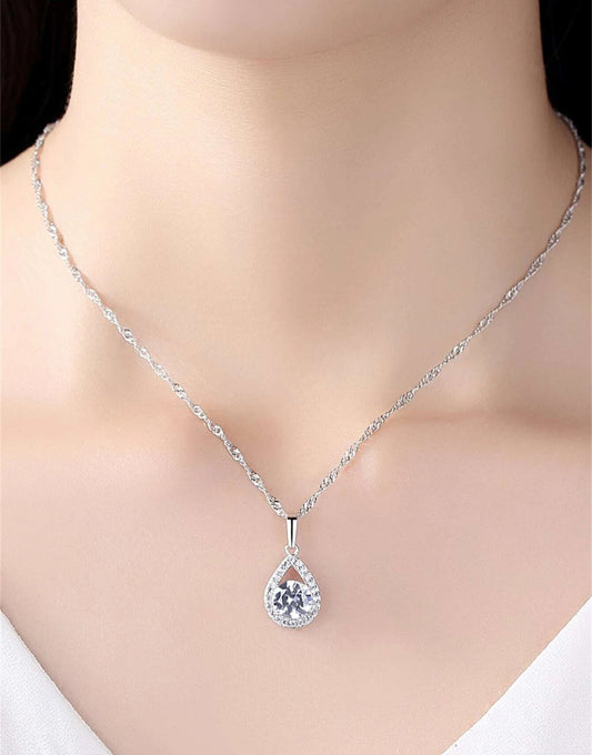 Mia Collar minimalista con dije de circonio plateado Karla