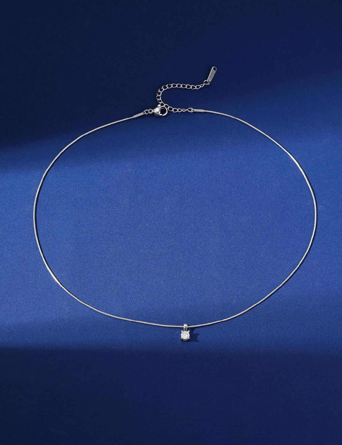 Mia Collar con piedra de circonio en acero inoxidable