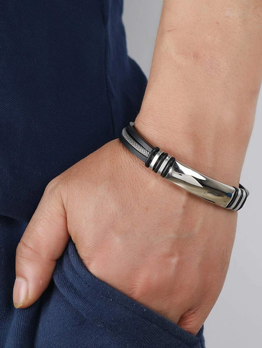 Bracelet with metal design