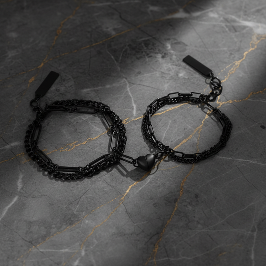 Magnetic couples bracelet with heart accessory 2 pieces black