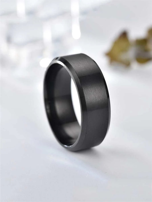 Anillo minimalista negro elegante