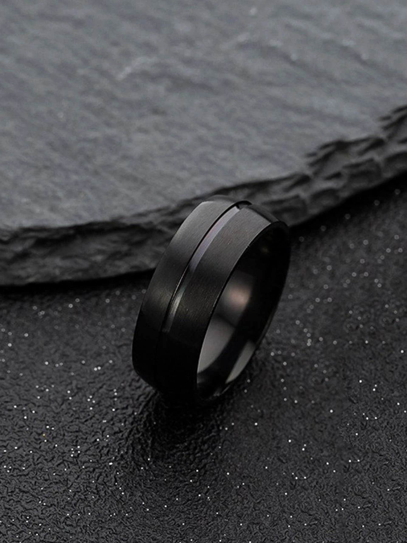 Anillo minimalista negro*