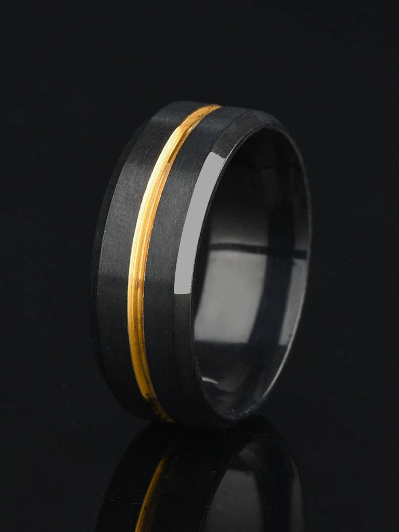 Anillo minimalista negro y dorado dos tonos