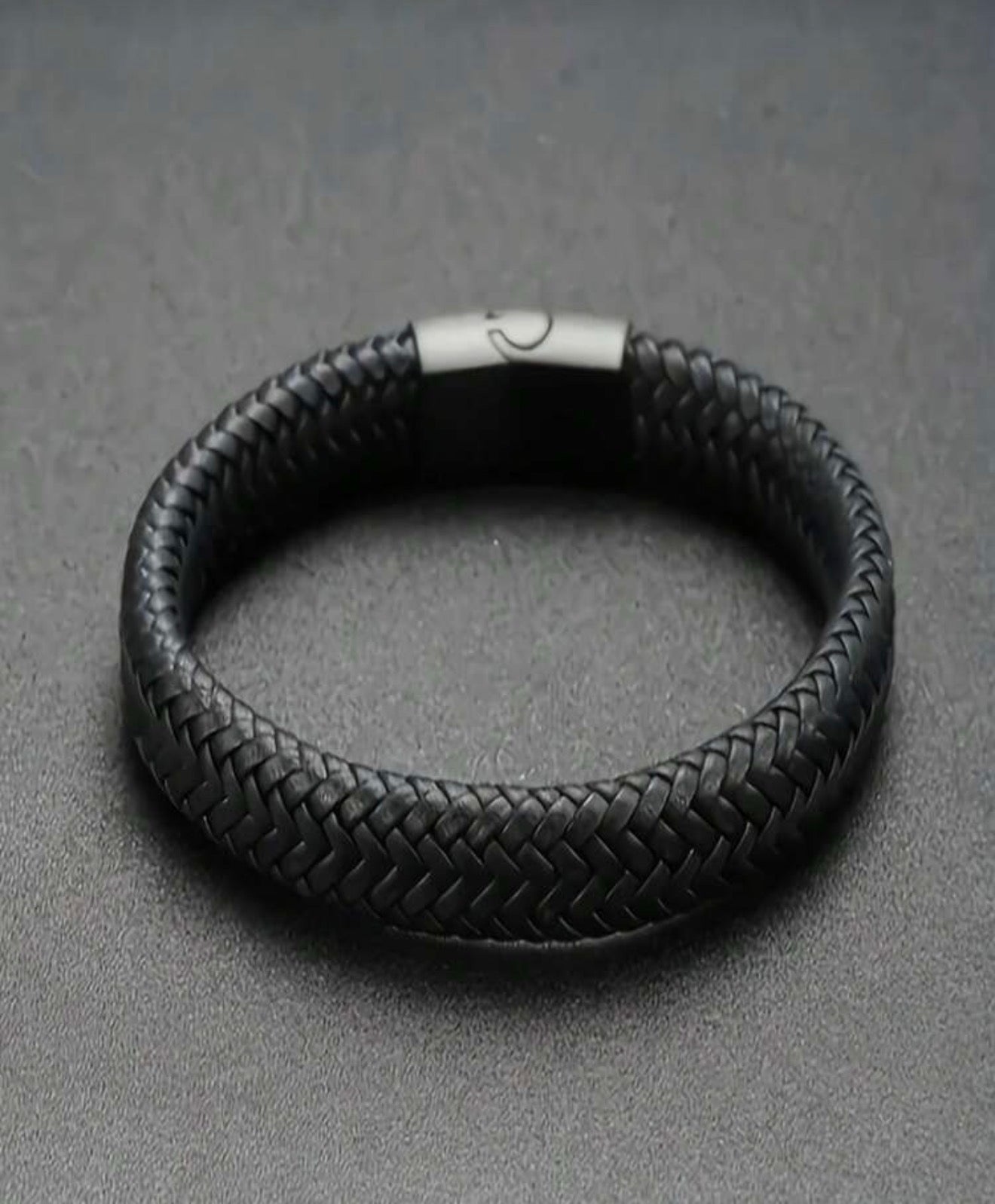 Pulsera trenzada negra