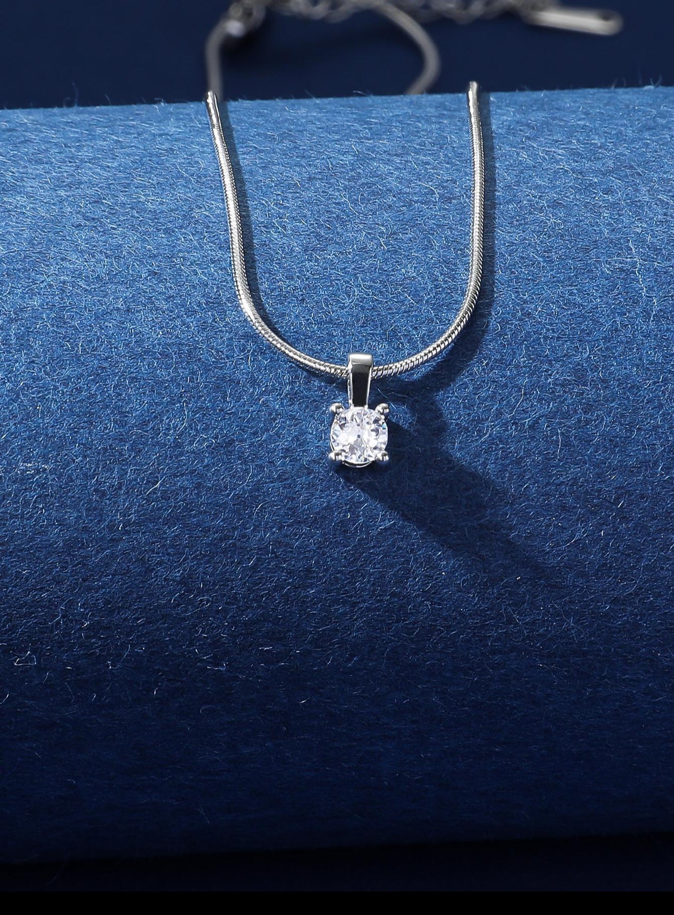 Mia Collar con piedra de circonio en acero inoxidable