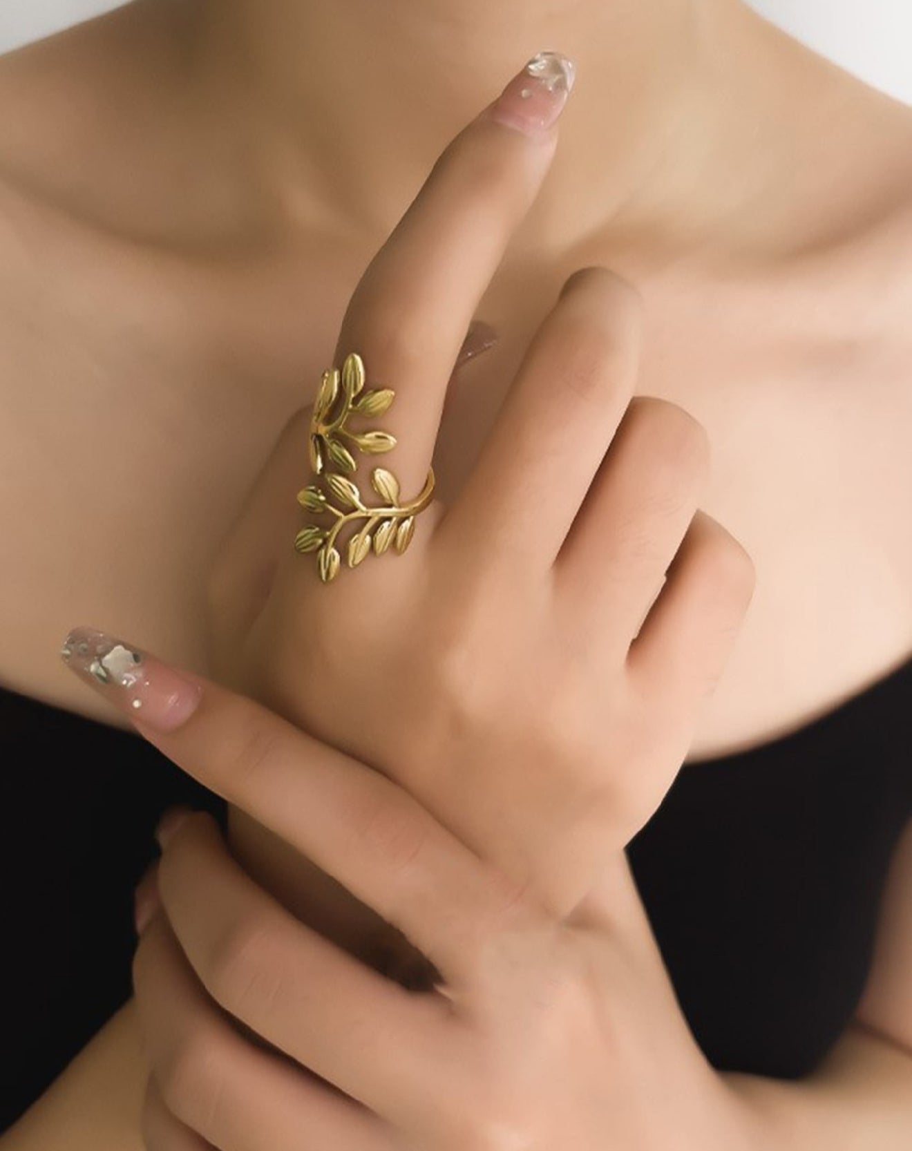 Sortija de dama diseño de hojas en Acero Inoxidable Dorado