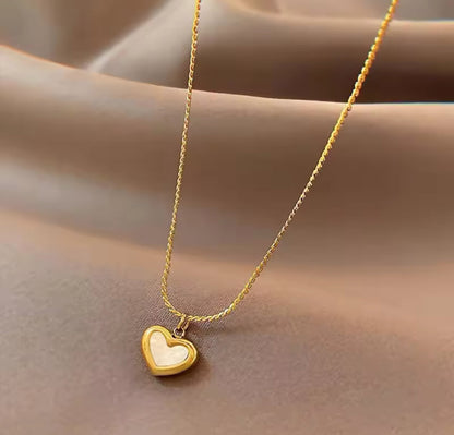 Mia Collar con Corazón Coreano