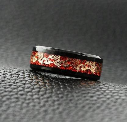 Anillo negro con rojo con detalle de dragón