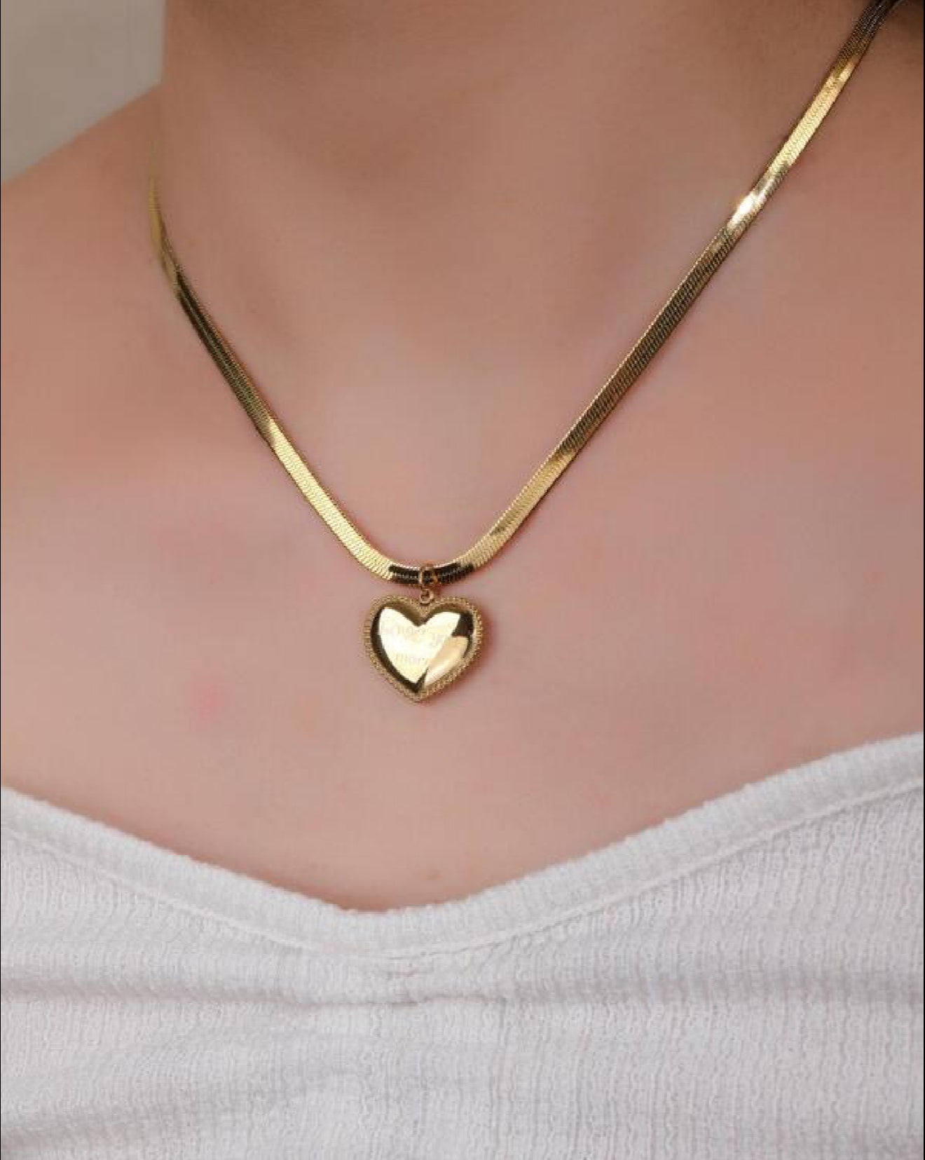 Mia Collar Dorado con Corazón Luccia