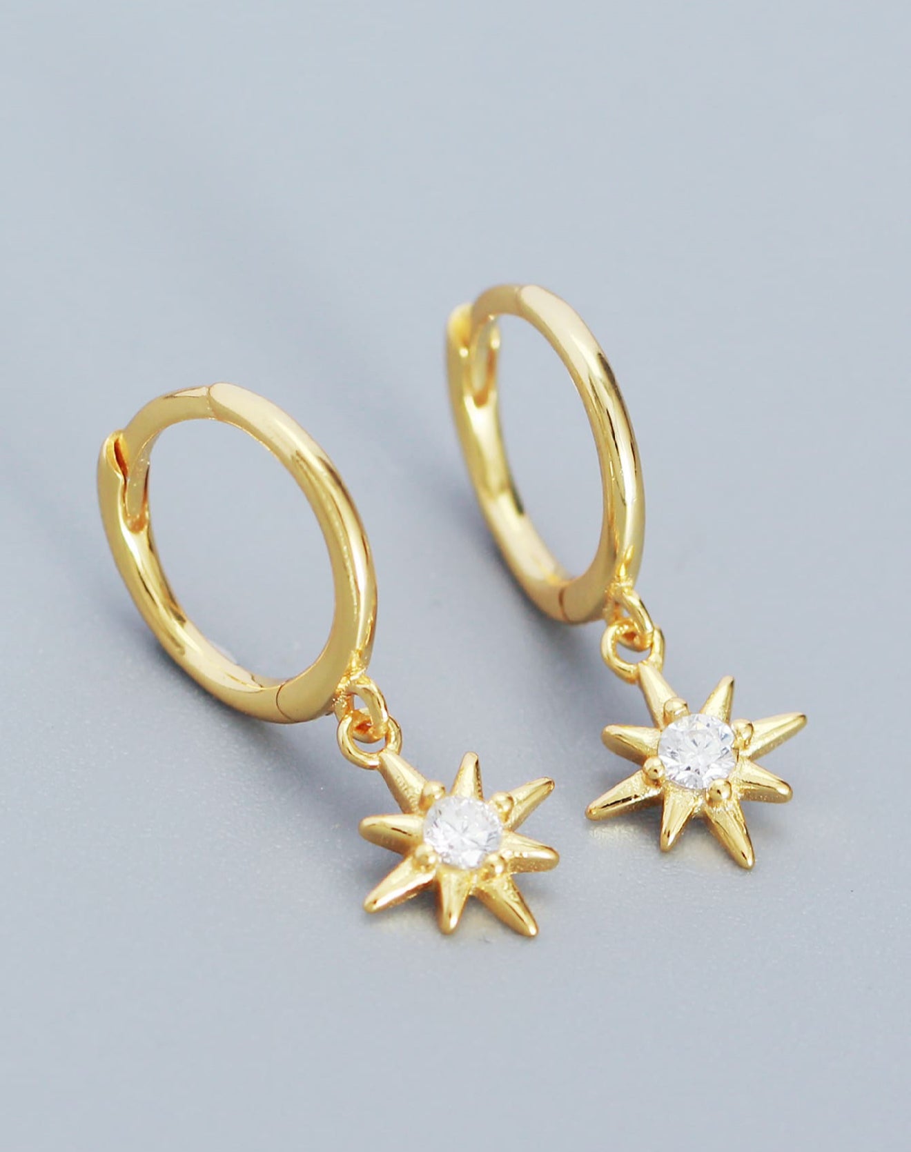 MIA - Pendientes de Estrella en Plata con baño de oro de 14 KL