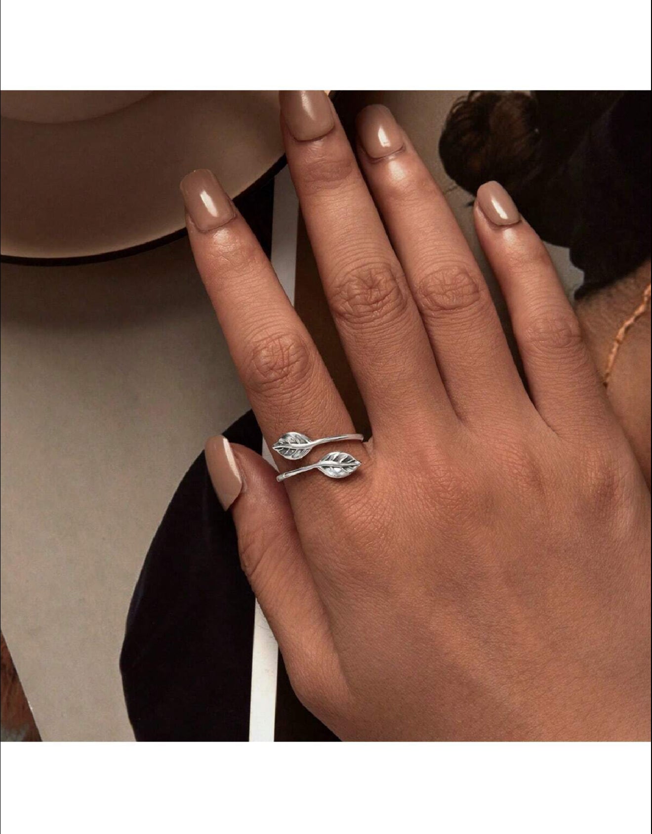 Sortija de dama en plata 925 con hojas y piedras