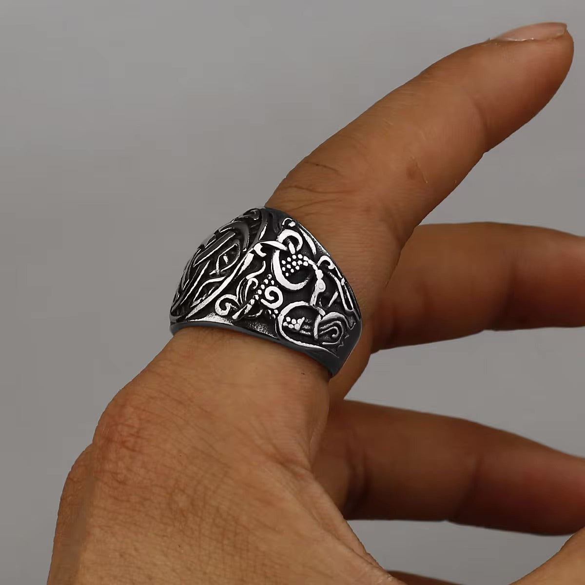 Anillo Vikingo Runas Nórdicas Plateado